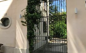 Counts 65 - Slightly Different Apartments